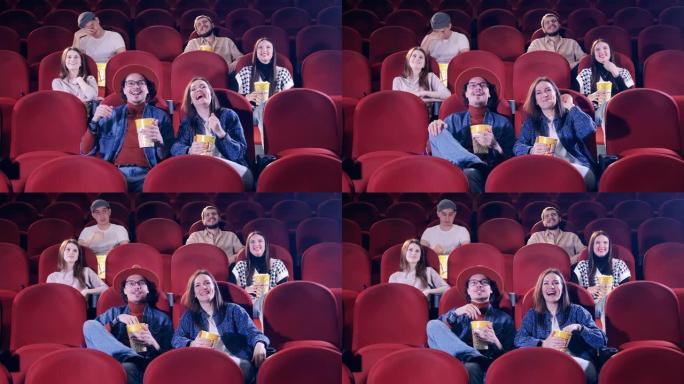 观众在电影院大笑。看电影，花时间的概念。