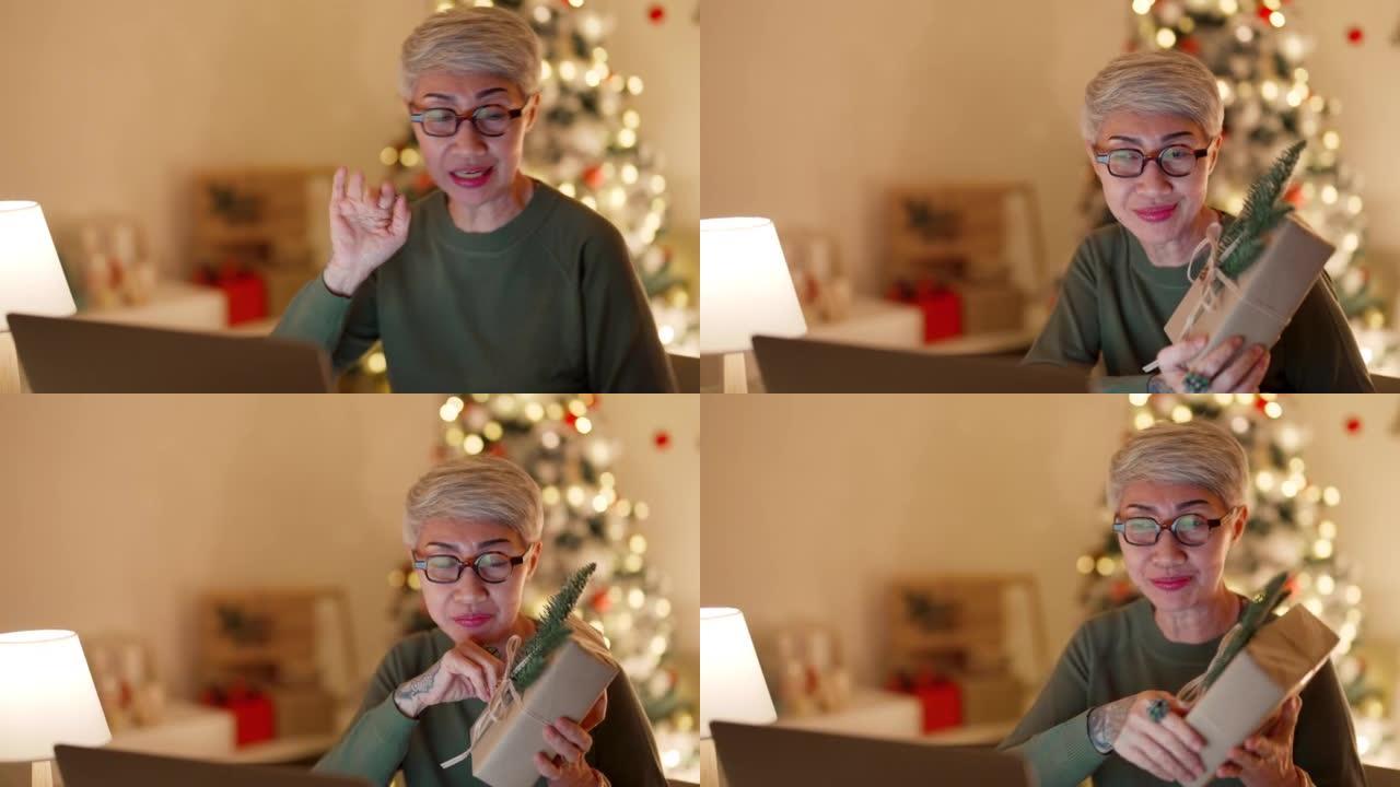 圣诞节快乐的高级女人在家，和女儿视频通话。