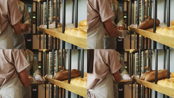 面包店工人将面包放在架子上