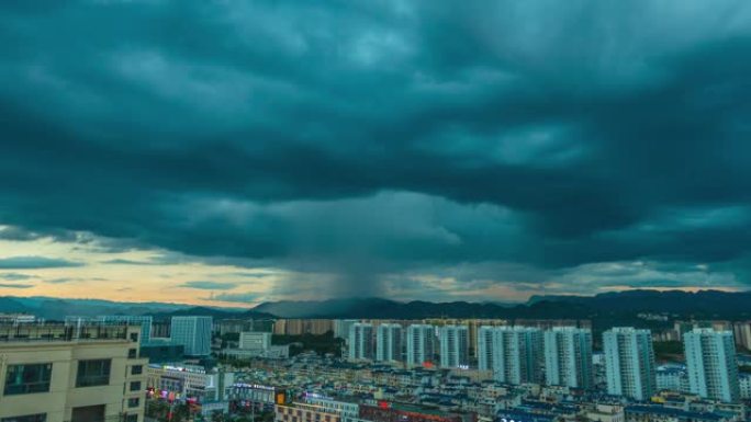 城市顶部的暴风雨压迫感乌云密布暴风雨来临