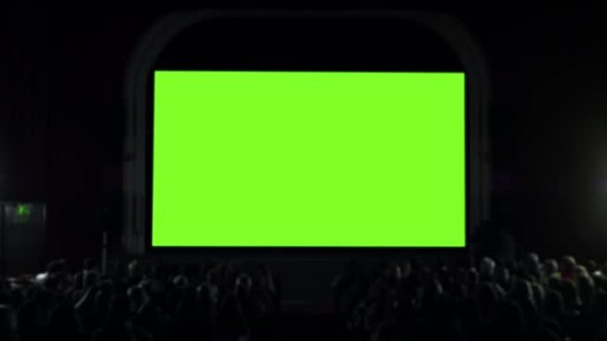 一群人坐在Cnema大厅，绿屏。放大。4k分辨率。