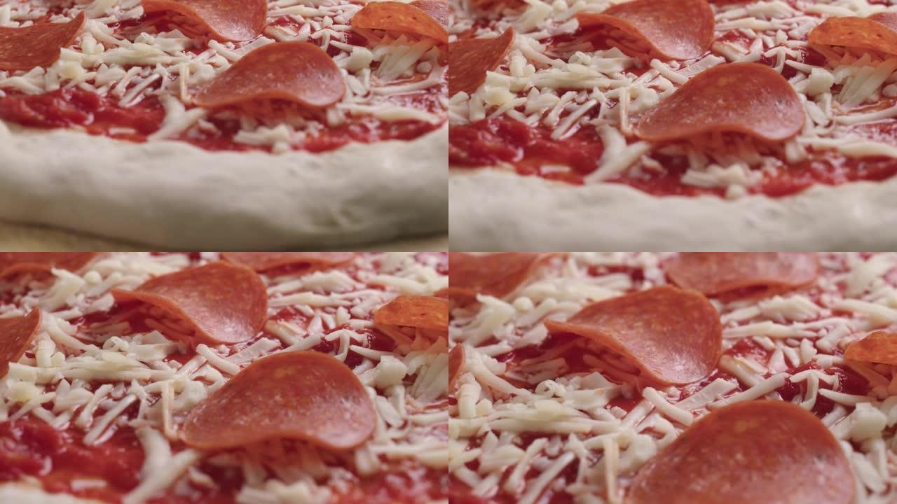 比萨饼店的意大利辣香肠和马苏里拉奶酪披萨
