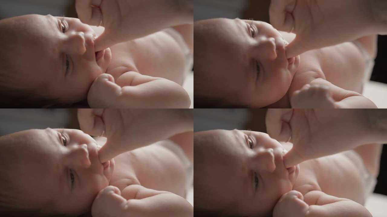 SLO MO婴儿男孩吮吸母亲的小指