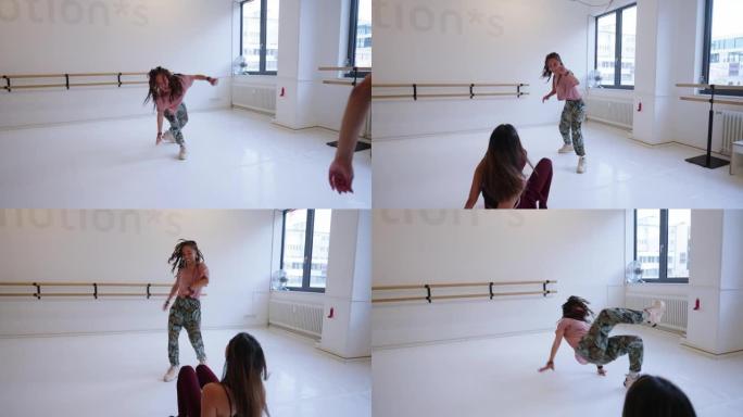 年轻女子在健身工作室向她的朋友展示舞蹈动作