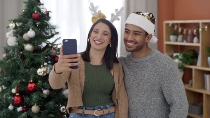 一对年轻夫妇用手机在家里一起庆祝圣诞节的4k视频录像