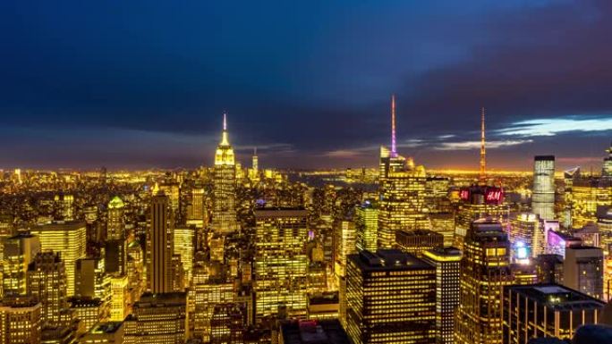 4K UHD日夜延时放大: 鸟瞰图纽约市市中心城市景观美国。