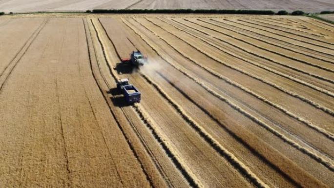 田间季节性收获丰收收割农业器械