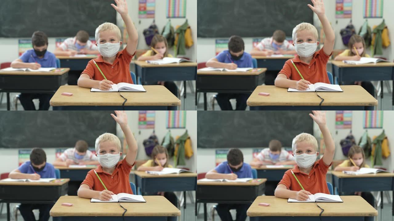 小学生在教室戴防护口罩