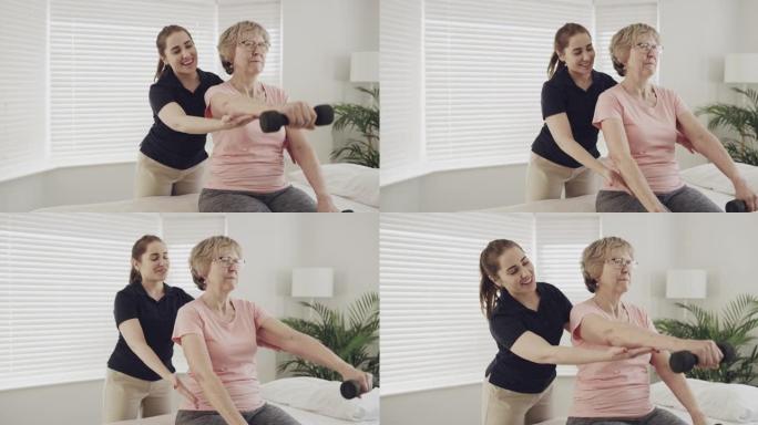 一名女性理疗师帮助老年患者锻炼的4k视频片段