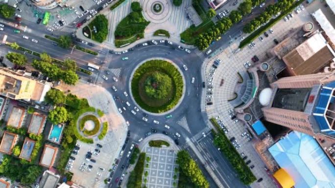 城市圆形十字路口的鸟瞰图