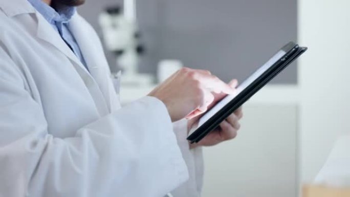 医生，专业人员和工人拿着平板电脑，在互联网上在线进行医学研究，并在医院工作时输入电子邮件。网络和规划