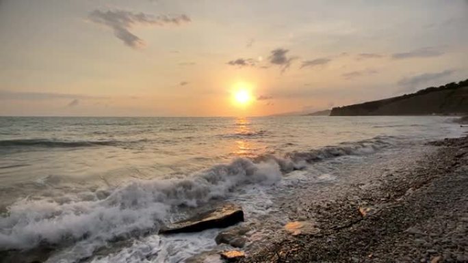 海上雄伟的日落海边海浪海边玩耍海边日出