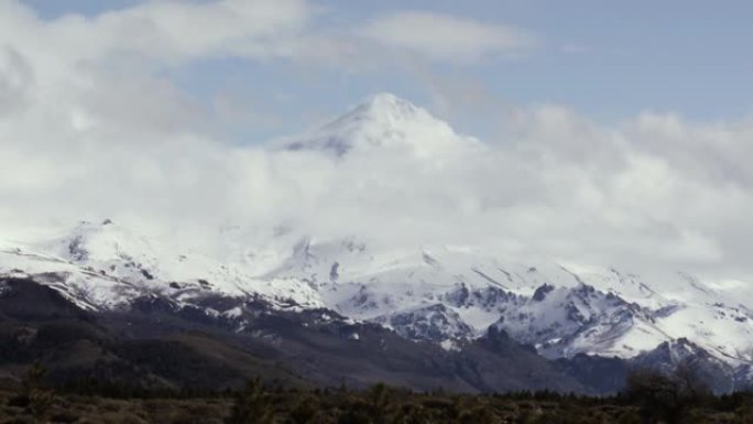 位于南美洲阿根廷和智利边境的拉宁火山。