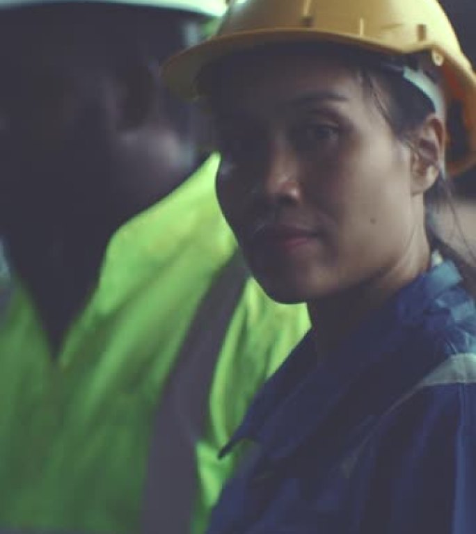 亚洲女工程师外国人笑脸笑容铁路工程师安全