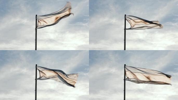阿根廷国旗在蓝天下随风飘扬。