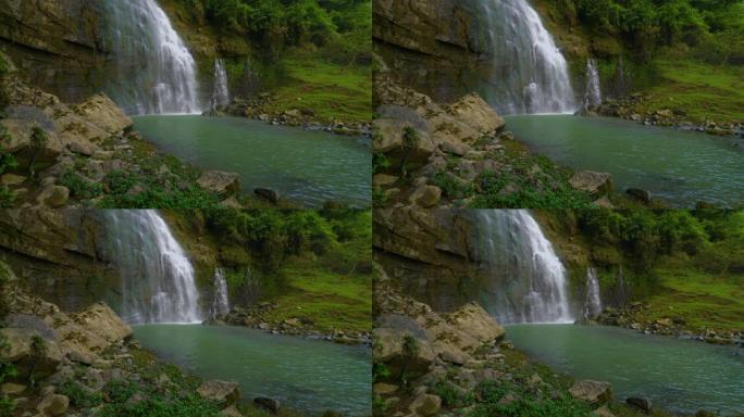 美丽的瀑布青苔苔藓山石岩石悬崖峭壁