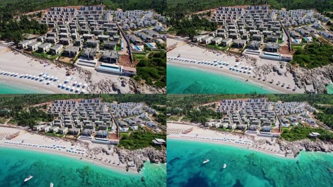 现代科技别墅就在海滨，有自己的海滩。飞越一个有度假别墅的公园小镇。度假者在自己的沙滩上放松，游泳和享
