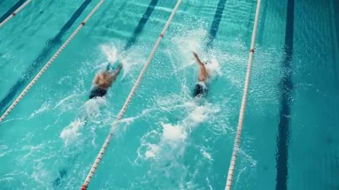 游泳比赛: 两名专业游泳者在游泳池中，更强，更快的获胜者决定。运动员争夺最佳冠军。慢动作，时尚的颜色