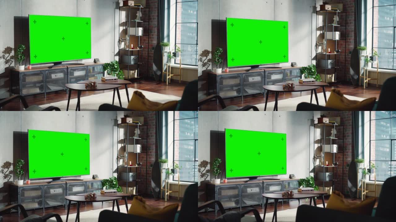 现代客厅电视机上的色度键显示。现代客厅内部配有智能电视、沙发和盆栽植物。水平模型。国产影院概念