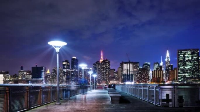 曼哈顿中城码头。夜晚城市灯光航拍大厦夜城