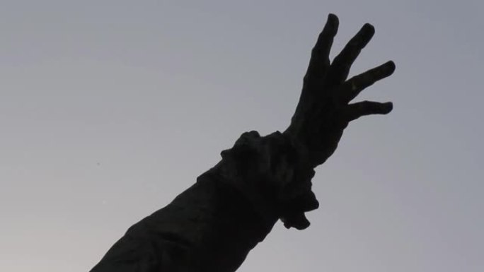 阿根廷布宜诺斯艾利斯帕特里西奥斯公园的贝纳多·德·蒙塔古多铜像之手。关闭了。