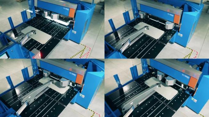 自动化工厂机器正在工厂切割铝板。