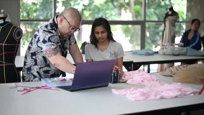 印度大学时装学生在教室里上课，从事时装设计工作