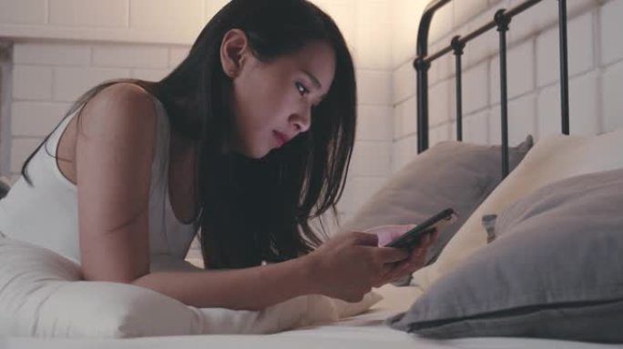 女人晚上用手机和男朋友说话。社交媒体上的在线约会。与人沟通。