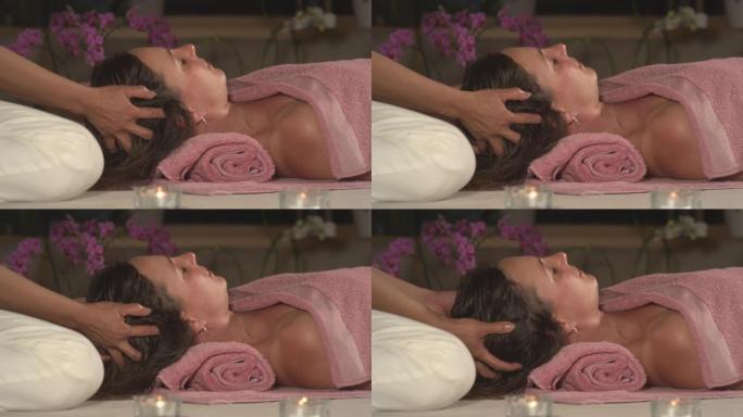 特写: 年轻女性在健康沙龙接受放松头部按摩