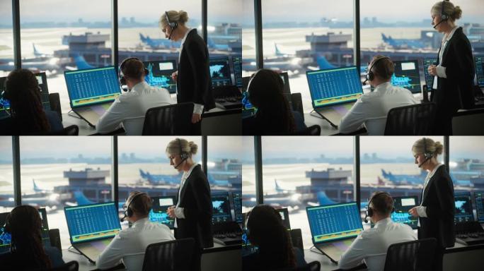 带着耳机的男女空中交通管制员在机场塔台交谈。办公室里满是台式电脑显示屏，配有导航屏幕，飞机飞行雷达数