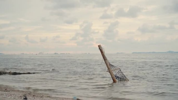 海滩上的环境条件沉船触礁视频素材