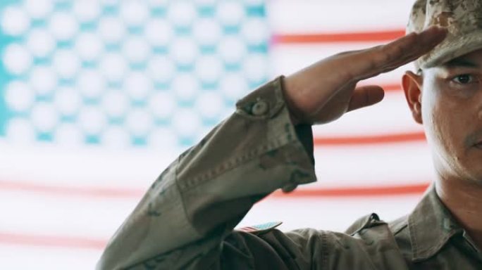 一名年轻士兵在国旗前敬礼的4k视频片段