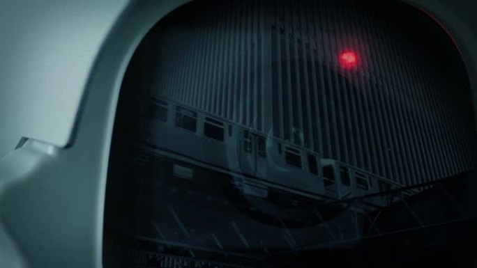 高架列车通过闭路电视摄像机反射