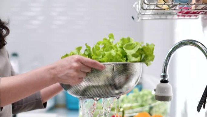 洗沙拉，慢动作洗沙拉蔬菜有机
