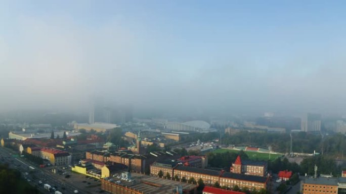 雾蒙蒙的早晨的哥德堡市-鸟瞰图