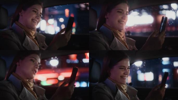快乐的女性晚上坐出租车后座回家。美丽的女人乘客在带有工作霓虹灯的城市街道上的转运车上通过智能手机进行
