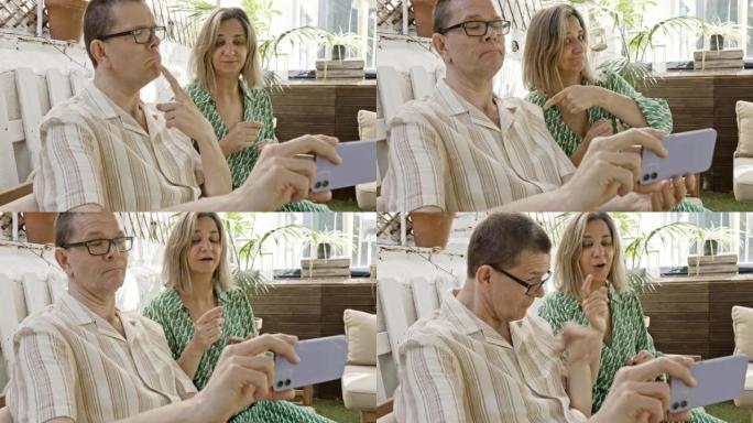成熟的聋人夫妇在视频通话中交谈