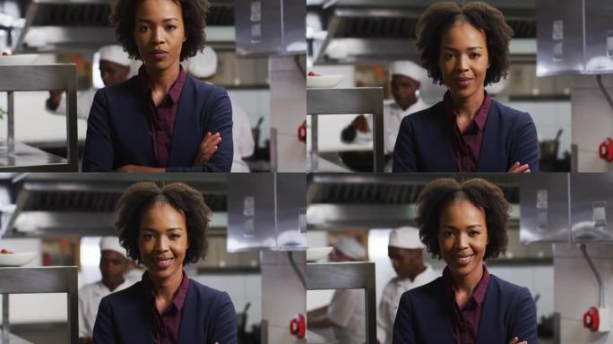 餐厅厨房双臂交叉的非洲裔美国女经理的肖像