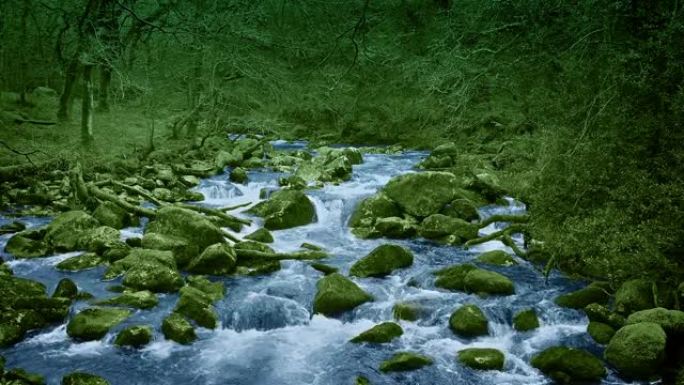 森林河蓝色和绿色双酮