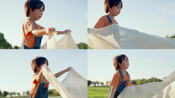 小男孩和母亲一起探索环境。