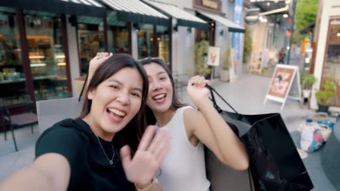 美女和朋友一起购物的肖像。