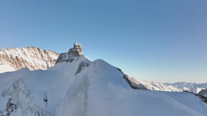 瑞士冬季欧洲少女峰的狮身人面像天文台。