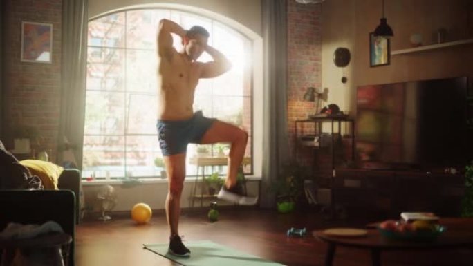 一个强壮的运动黑人男子在家赤膊锻炼的肖像，膝盖到肘部。适合肌肉发达的运动员保持健康，训练，锻炼，出汗
