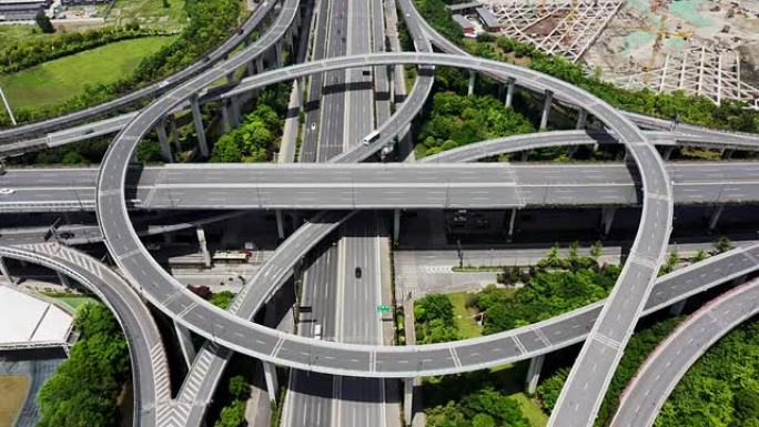 公路枢纽鸟瞰图四通八达便捷交通高架桥