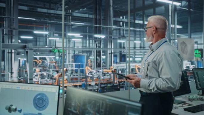 汽车厂办公室: 成功的高加索男总工程师肖像使用平板电脑在自动化机器人手臂装配线上制造高科技电动汽车。