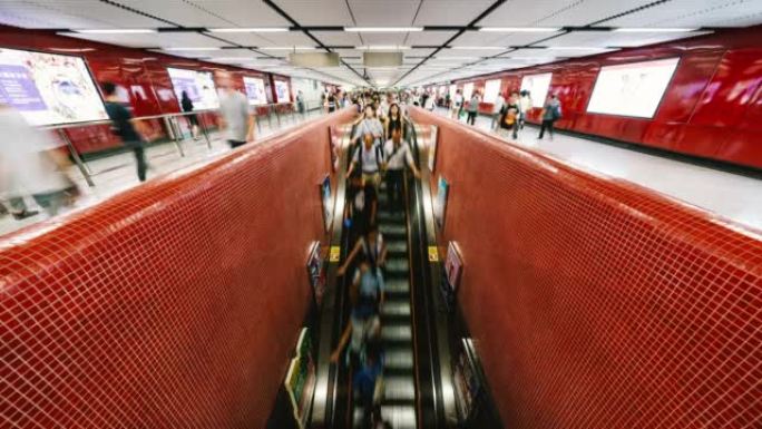 香港地铁自动扶梯高峰时段乘客和游客步行的时间流逝