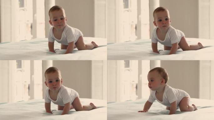 快乐的小宝贝孩子看相机在床上爬行