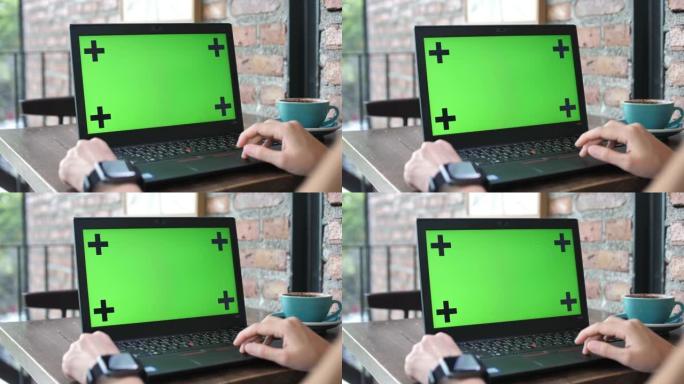 女人使用带绿屏的笔记本电脑