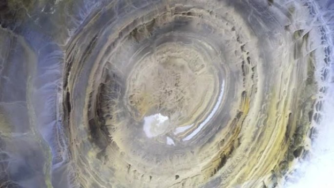 被侵蚀的地质穹顶的卫星视图称为Richat结构，这是来自太空的撒哈拉之眼。NASA提供的这段视频的元
