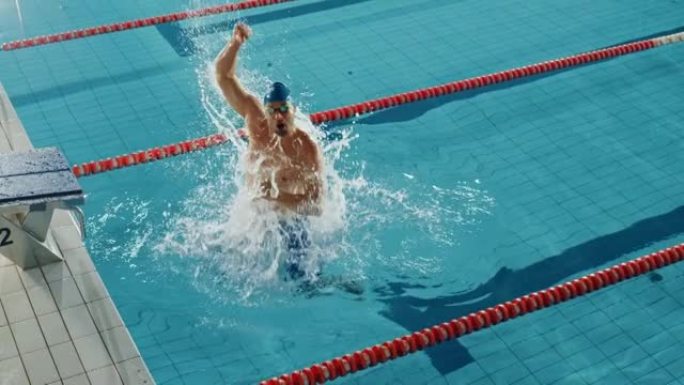 成功的男游泳运动员庆祝新的世界纪录和冠军从游泳池跳下来。职业运动员胜利。电影光线，时尚色彩的慢动作，